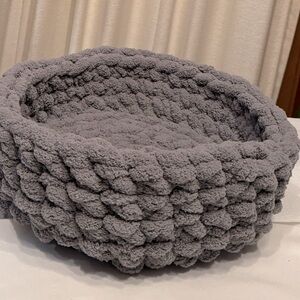 Lg cat bed , or sm dog hand made chunky yarn